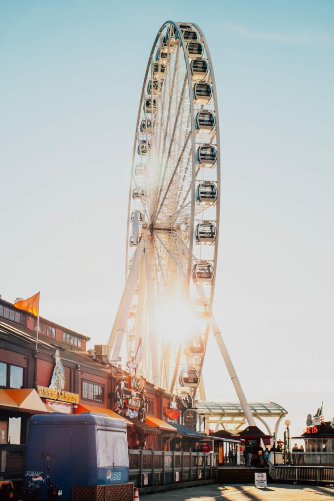 The Seattle Ferris Wheel at sunset phot by Vincent Camacho